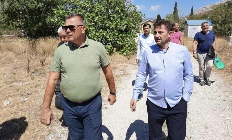 Kordić i Marić obišli lokaciju na kojoj će se graditi Olimpijski bazen u Mostaru