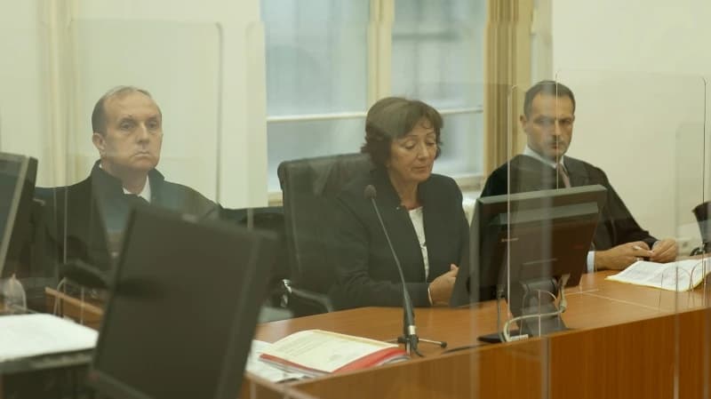 Zora Dujmović na suđenju