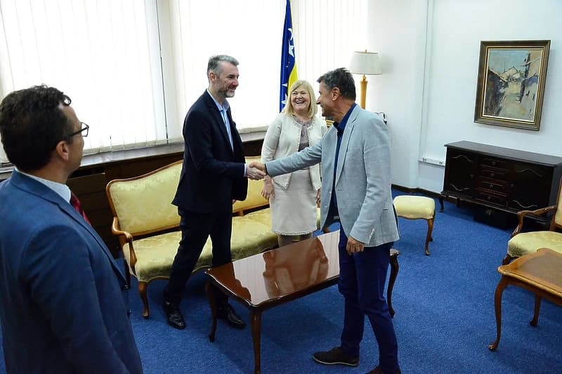 Vlada FBiH dala novac za važne projekte, Forto ga dijeli i raznim organizacijama u izbornoj godini