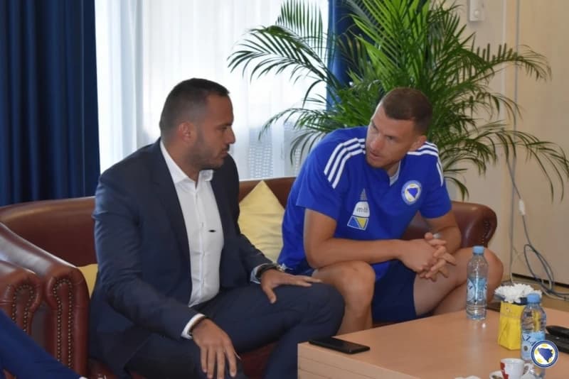 Oči u oči sa Džekom: Vico Zeljković ubjeđivao igrače da je tu za njih, a daidža Dodik se hvalio da je "završio" Rusiju