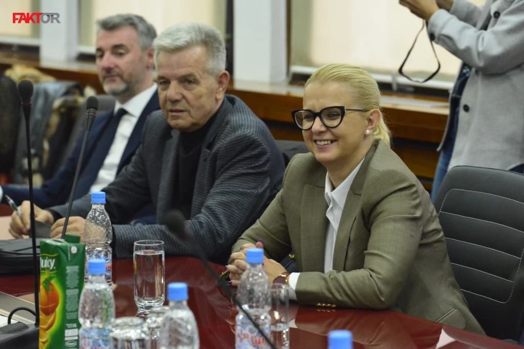 Nikšić: Sa ljudima na crnoj listi nećemo koalirati; Šest dana poslije Mirsad Kukić u Centrali SDP-a