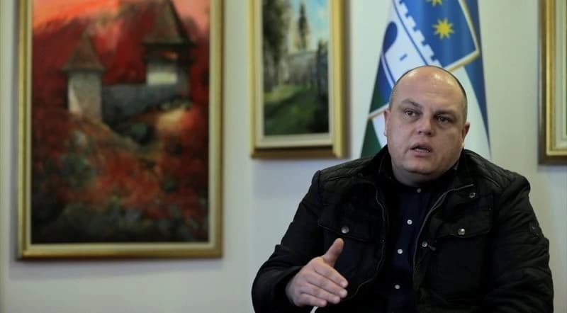 Ružnić osumnjičen za trgovinu utjecajem, oduzet mu telefon; SIPA uhapsila Veladžića i Bajrića