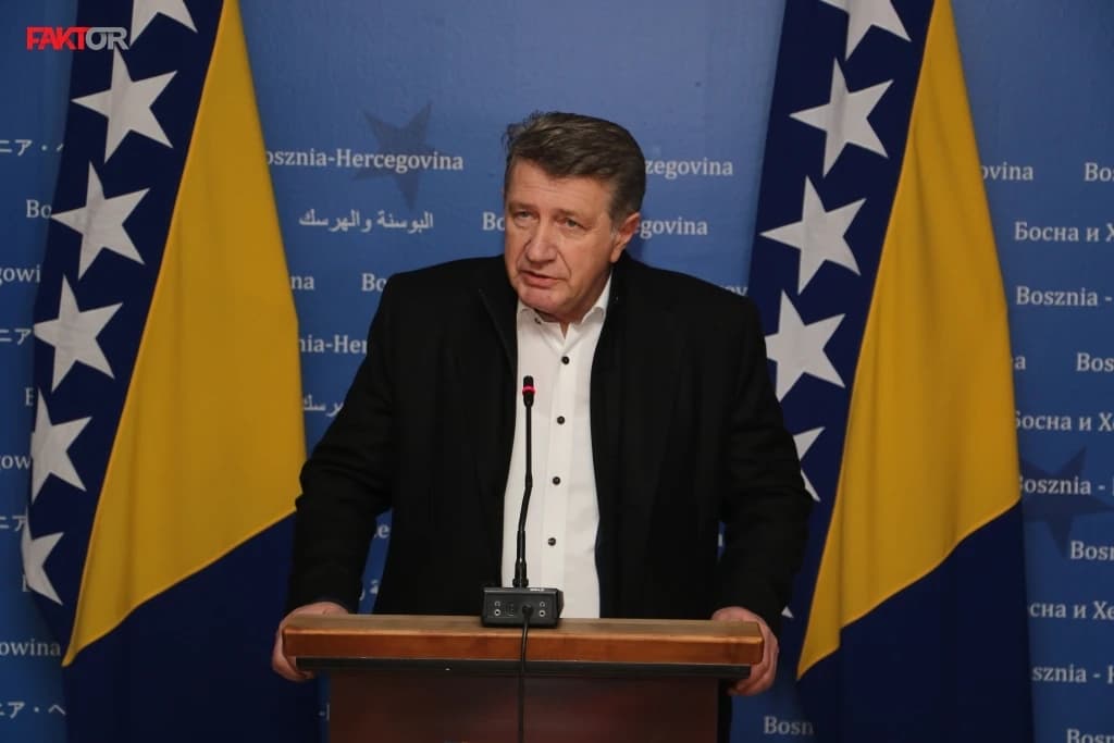 Kešo: Zapanjeni smo Nikšićevom izjavom koji pomaže Dodiku, "Osmorka" nema kičmu, bitne su samo fotelje