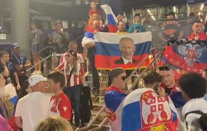 Navijači Novaka Đokovića: Šajkače, kokarde, slovo "Z", ruske zastave, Putin...