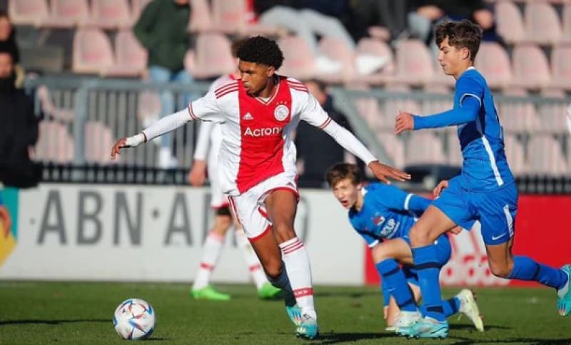 Skrenuo pažnju: Kakva je veza talentovanog stopera Ajaxa sa BiH?