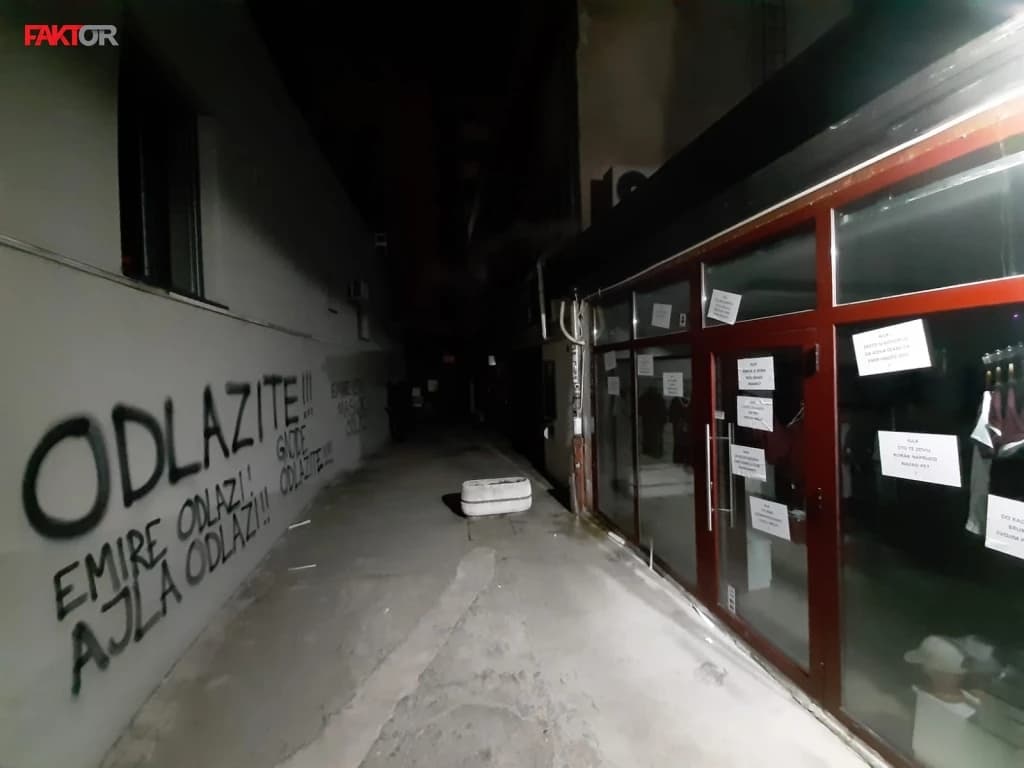 Plakati i grafiti: Traži se odlazak Ajle Alimanović, Emira Hadžića i Mirze Varešanovića