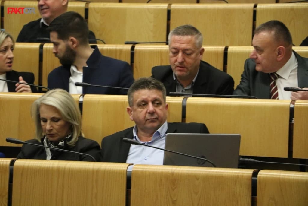 Zastupnički dom FBiH obavezao Zavod za javno zdravstvo da kaže kojih sedam voda je imalo bakteriju