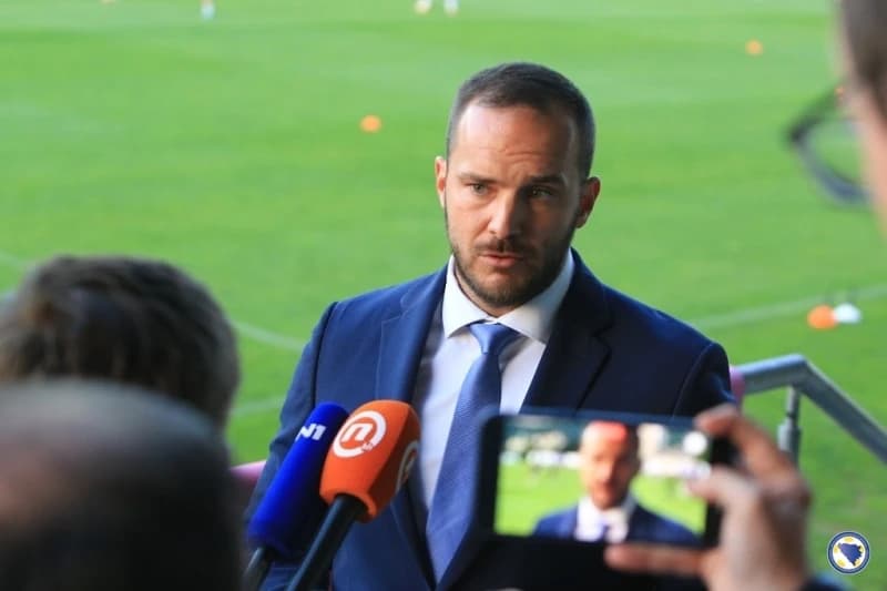 Ista fotografija, ista prazna priča: Vico Zeljković i prije dvije godine obećao VAR, ali...
