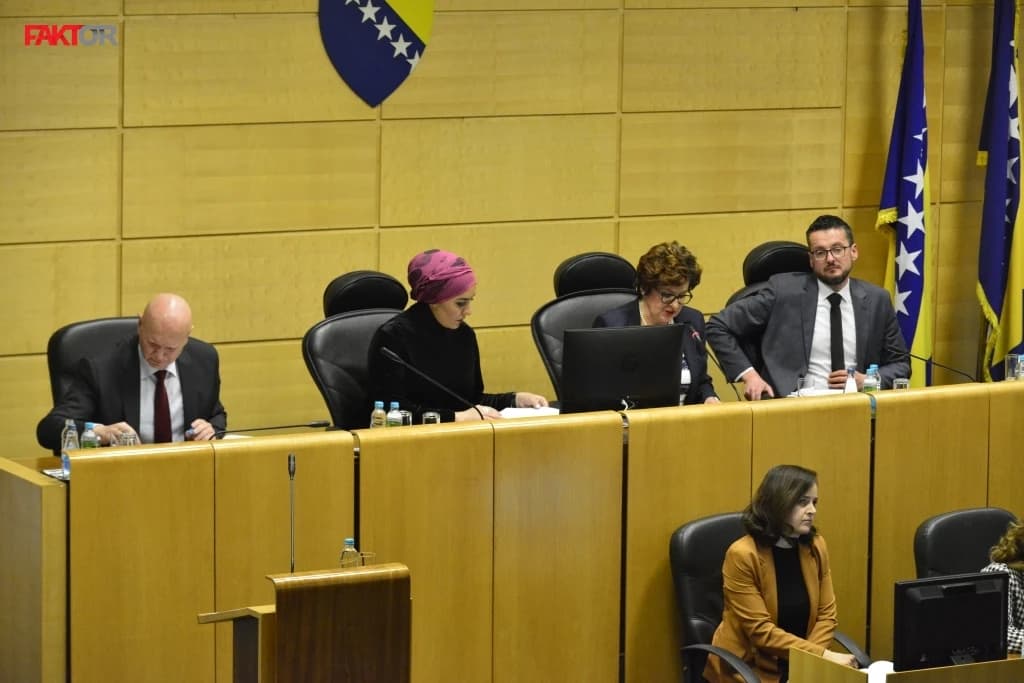 Izbor sudije Ustavnog suda BiH: SDA i DF traže da se Zastupničkom domu FBiH na odlučivanje pošalje lista kandidata