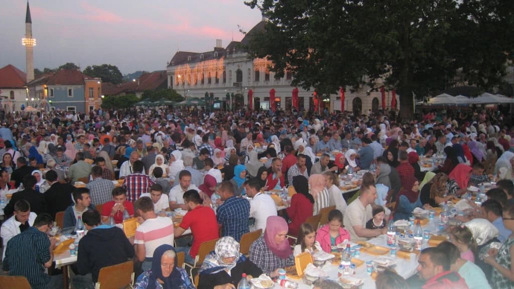 Prošlogodišnji iftar na Trgu slobode u Tuzli