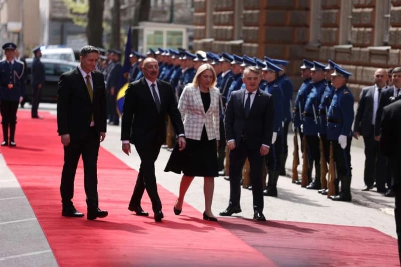 Dočekan uz vojne počasti: Ilham Aliyev stigao u zvaničnu posjetu BiH