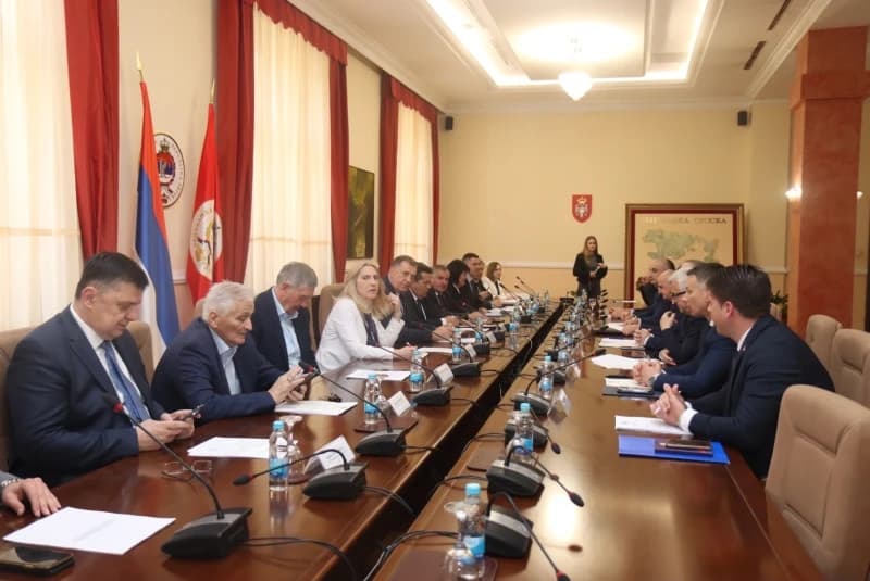 Izjava političara iz RS-a: Prijenos nadležnosti, novi izborni zakon, obustava donošenja odluka u institucijama...