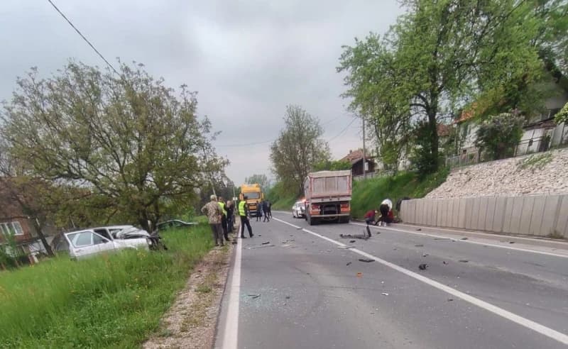 Dvije osobe povrijeđene u sudaru automobila i kamiona u Gračanici