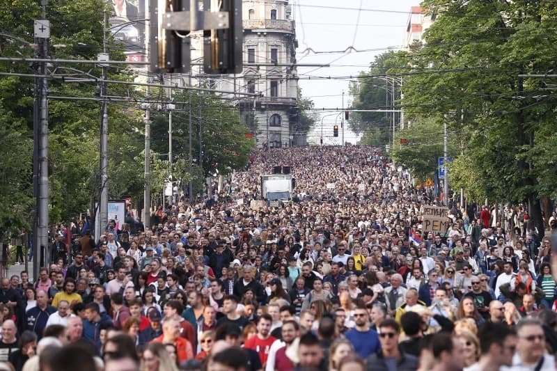 Novi protesti u Beogradu: Deseci hiljada ljudi na ulicama traže Vučićevu ostavku