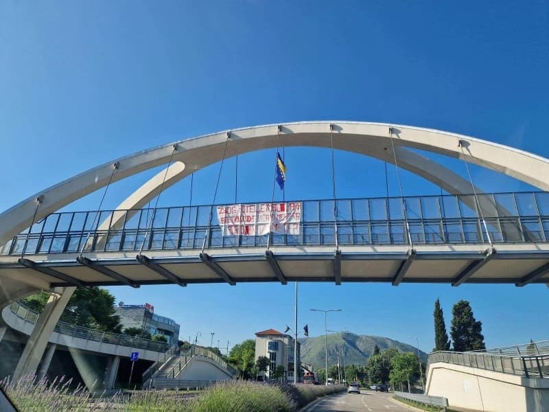 U Mostaru poruka predsjedniku SDP-a HNK: Zbog fotelje i malo para, bit će treći... Pošto obraz, Ismete?