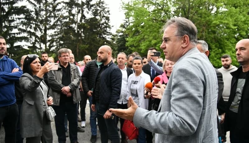 Stečajni upravnik radnicima podijelio otkaze, Nikšić obećao da će spasiti Zrak