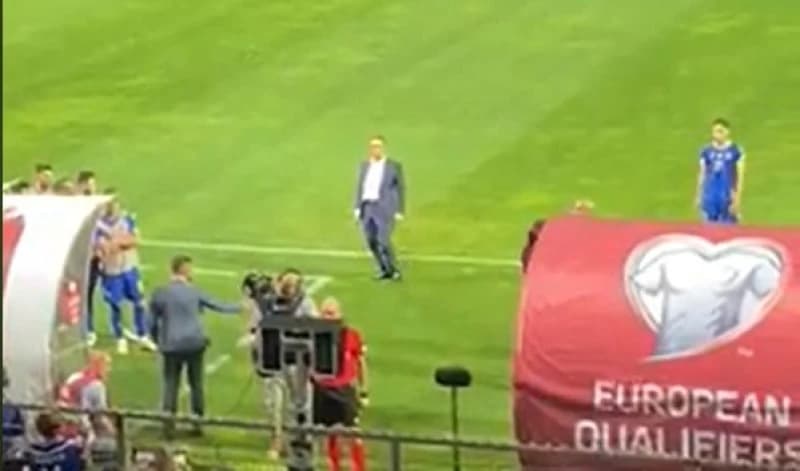 Čudni pokreti: Šta to radi selektor Faruk Hadžibegić?