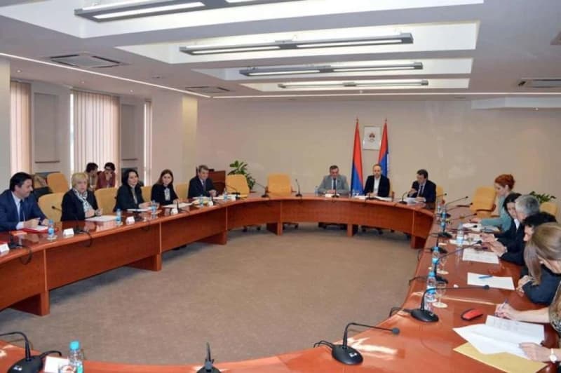 Klub Bošnjaka povukao veto na zakone koje je poništio visoki predstavnik