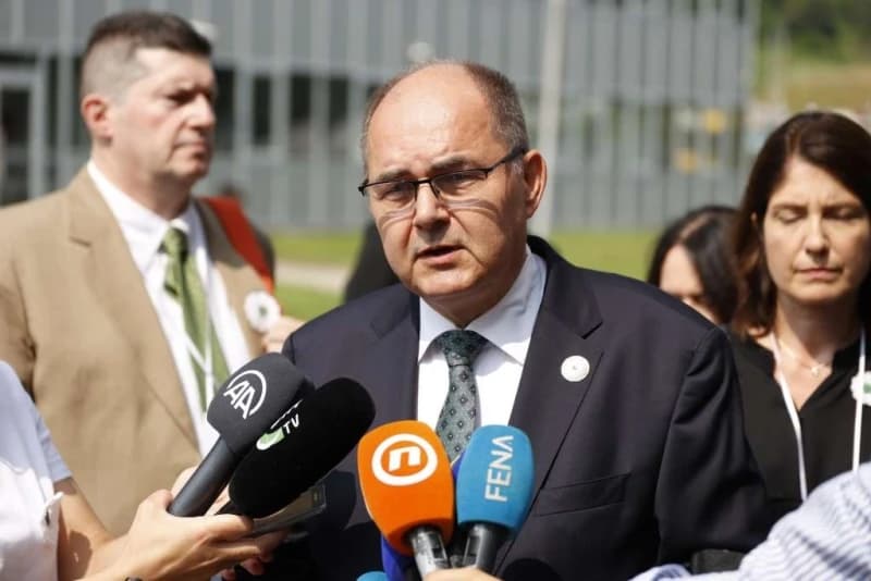 Schmidt: Oni koji negiraju genocid nanose bol cijelom čovječanstvu, lekcije Srebrenice se nikada ne smiju zaboraviti