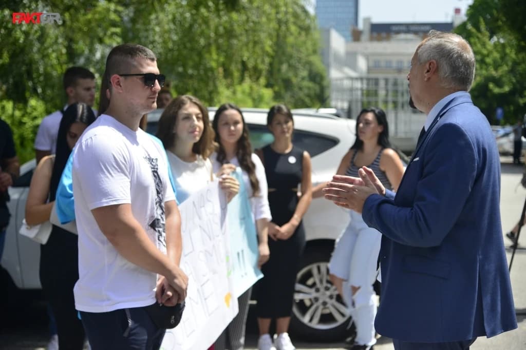 Studenti traže da se Todić i Vujičić zbog veličanja ratnih zločina isključe sa studija, Fakultet najavio disciplinski postupak