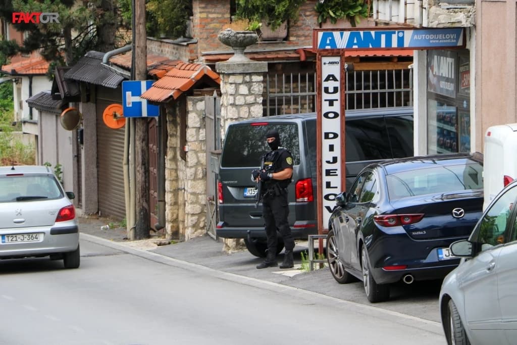 U toku policijski pretresi u Sarajevu zbog nedozvoljene proizvodnje i prometa narkotika