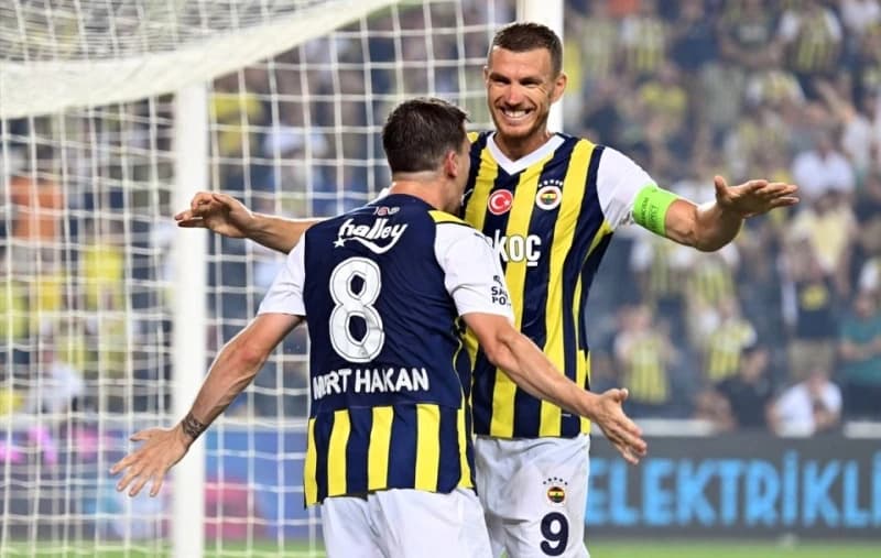 "Ludnica" u Istanbulu: Džekin show oduševio navijače Fenera, gol i dvije asistencije za rušenje Zimbrua
