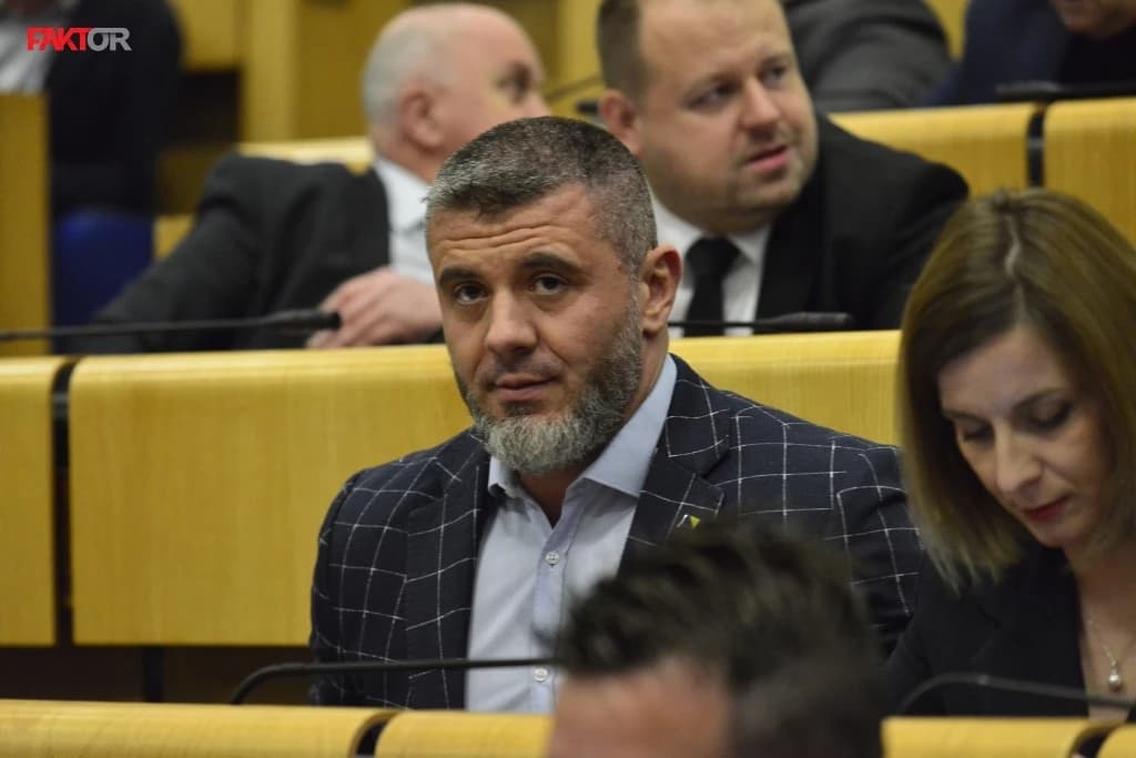 Zildžić: Jedini rezultat nametnute Vlade kojim se Nikšić hvali su Novalićevi zakoni