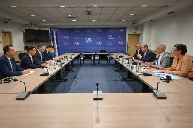 Bećirović sa Schmidtom: Ne smije se popuštati destruktivnoj politici, nema važnije teme od zaštite ustavnog poretka