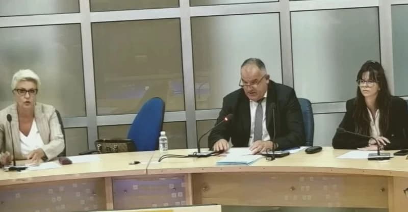 Mandić kasnio na sjednicu OV Centar, od 31 u sali se pojavilo 27 vijećnika