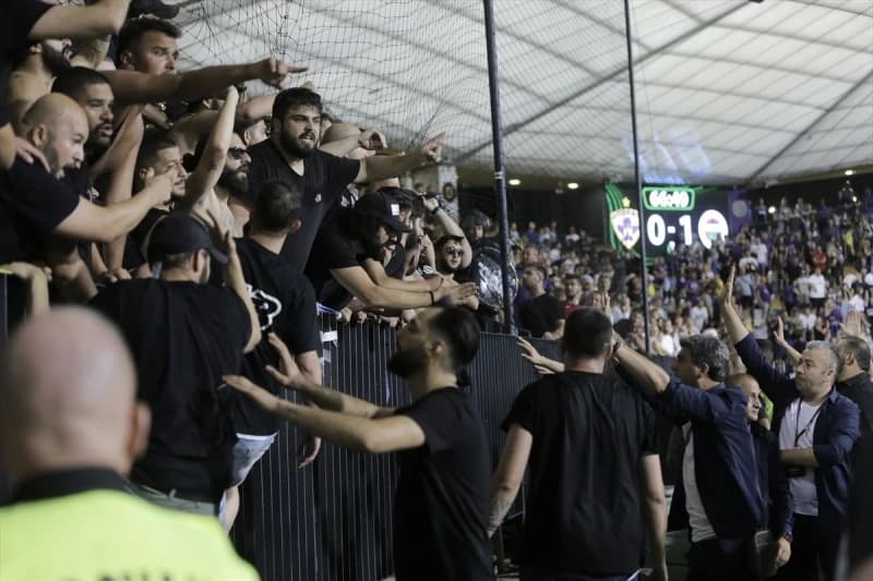 Haos na gostovanju Fenerbahčea u Sloveniji, utakmica prekinuta