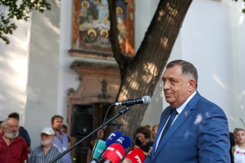 Dodik: Merkel nije mogla zaposliti Schmidta u Njemačkoj, pa ga poslala da nama zagorčava život