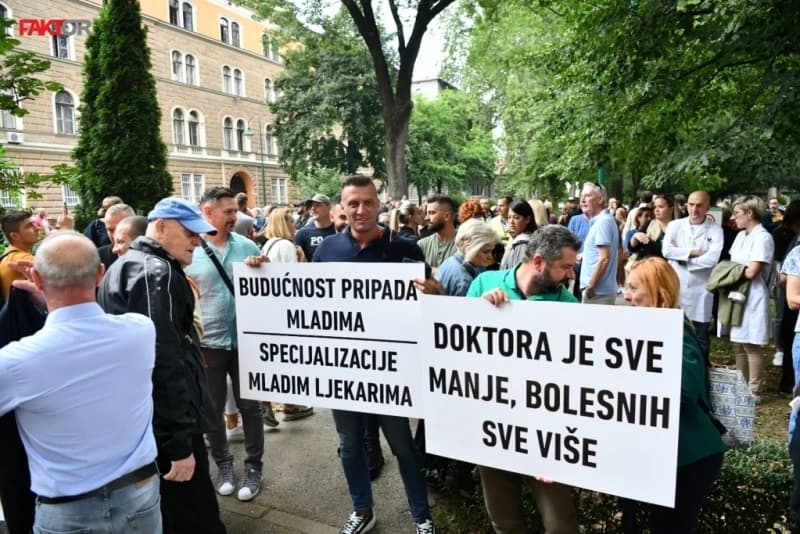 Radnici u zdravstvu KS odustali od štrajka, premijer Uk potpisao povećanje satnice, ali ne koliko su medicinari tražili