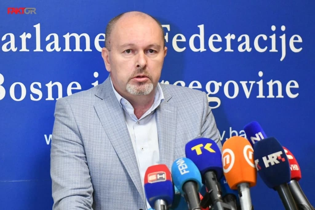 Skopljak: Tri sata sam se vozio cestom od Tuzle do Sarajeva, neka se iz Uprave Cesta FBiH provozaju svojim vozilima...