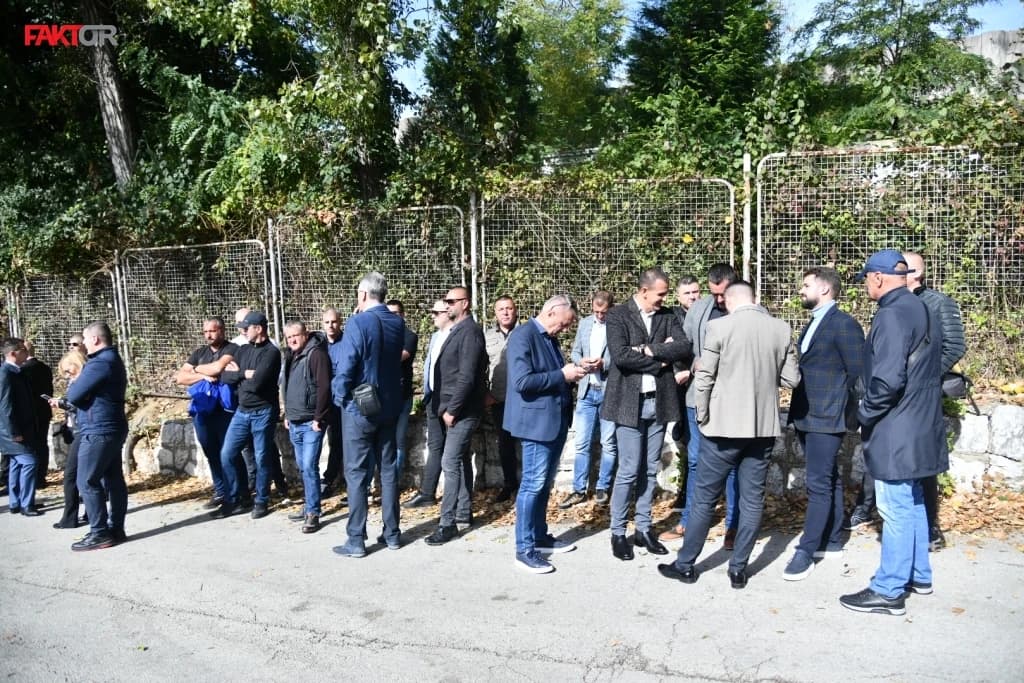 Dodik suđenje pretvorio u cirkusku predstavu, sutkinja ga zaustavila u tome