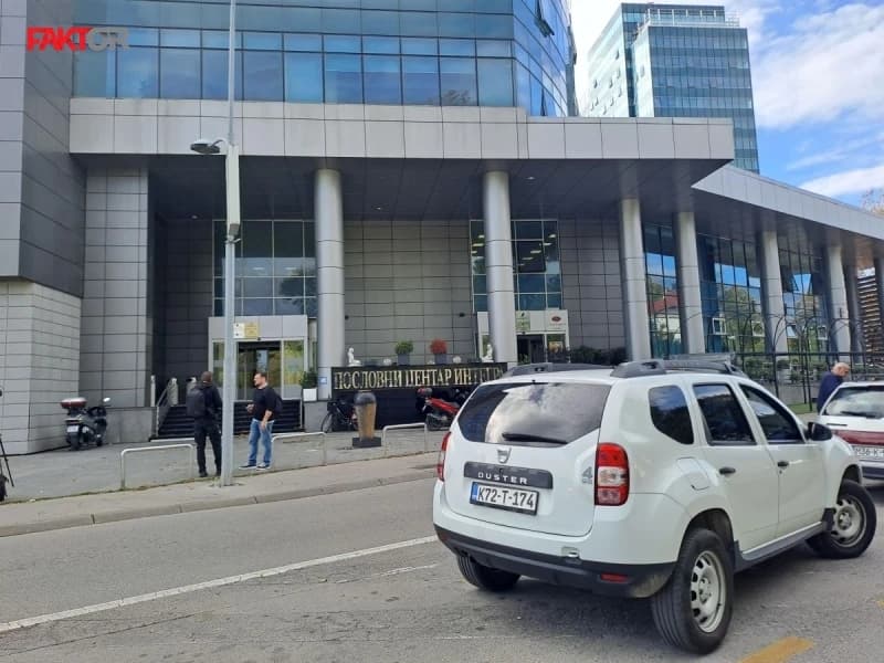 Policija pretresa u Poreznoj upravi RS-a u Banjoj Luci, uhapšeno troje službenika