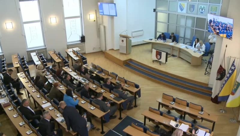 SDA KS: Raspad "Trojke" je nezaustavljiv