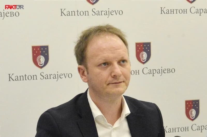 Mladi u KS nezadovoljni subvencijama, ministar kaže da je to "politička manipulacija" i da "ne prihvata zamku"