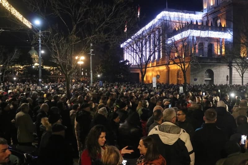 Beograd: Veliki broj građana okupio se na godišnjicu ubistva Ivanovića i zbog navodne izborne krađe
