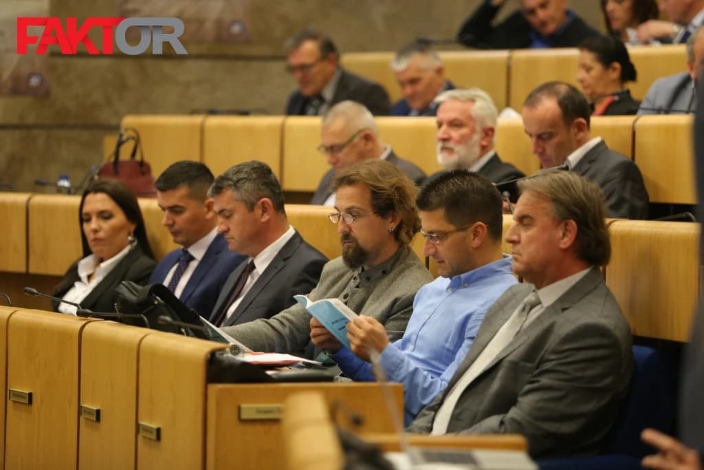 "Nije bilo lahko objaviti primanja delegata na web stranici, ne vole oni da se to zna"