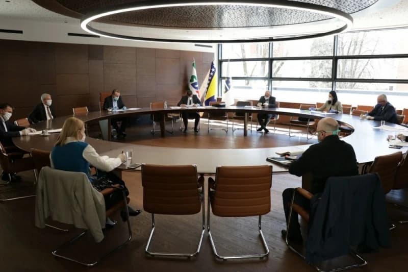 SDA: Puna podrška Novaliću, odbiti ucjene za aranžman sa MMF-om