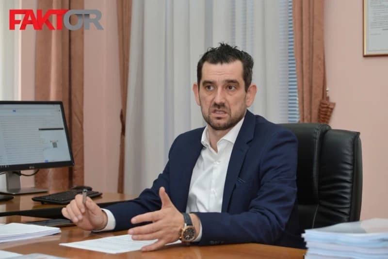 Đenan Salčin uvjerio Tegeltiju da ne trebaju izmjene Zakona, nakon afera "promijenio ploču"