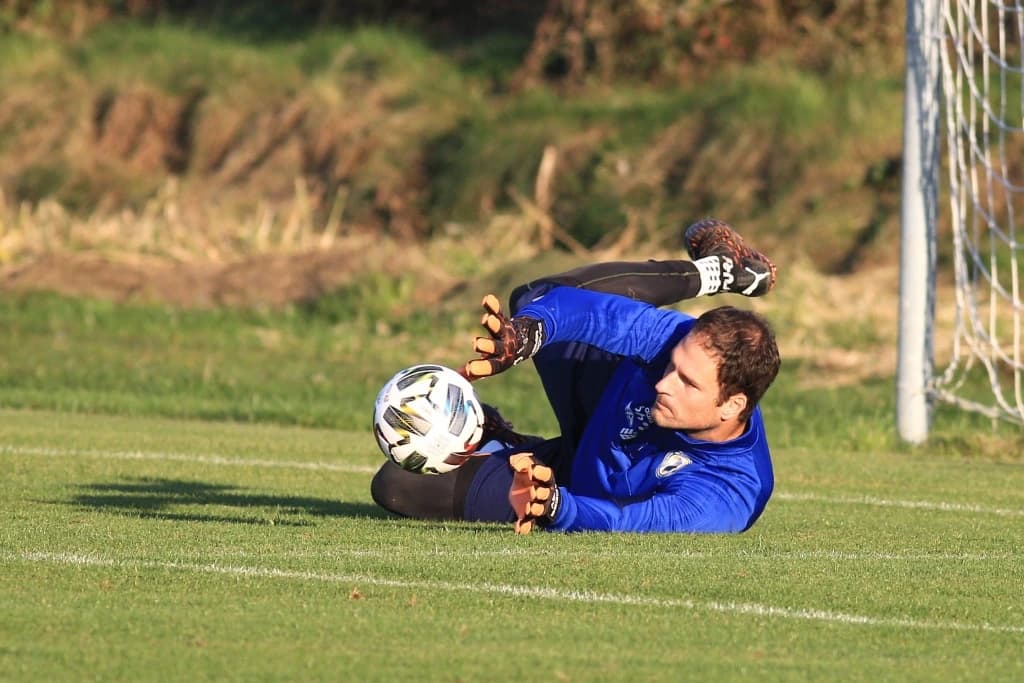 Asmir Begović napustio kamp reprezentacije BiH