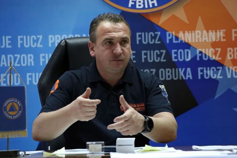 Postoji li rok za suspenziju: Od 12. maja Fahrudin Solak ništa ne radi i prima plaću