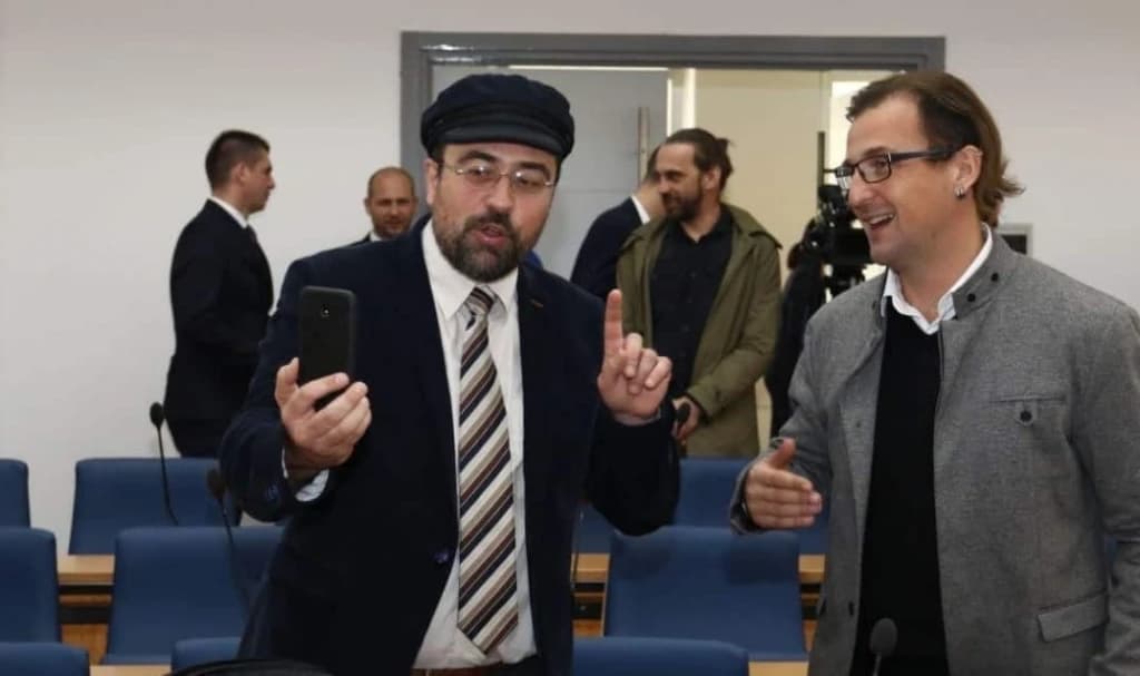 Suzu da pustiš: Koji zastupnici su u "golubarniku", koji u kancelariji s fikusom, ko pravi "pidžama parti"