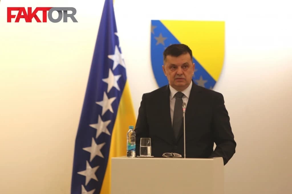 "Opasni po život građana": Tegeltija opet pozvan na ostavku, on poručio da ne želi lekcije o obrazu