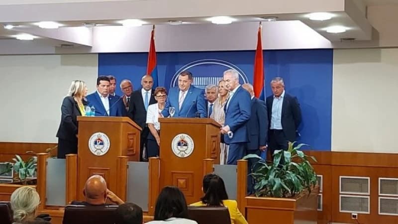 Stižu reakcije iz RS-a: Nisu očekivali da će Dodik "tako brzo pokleknuti", nazivaju ga izdajnikom