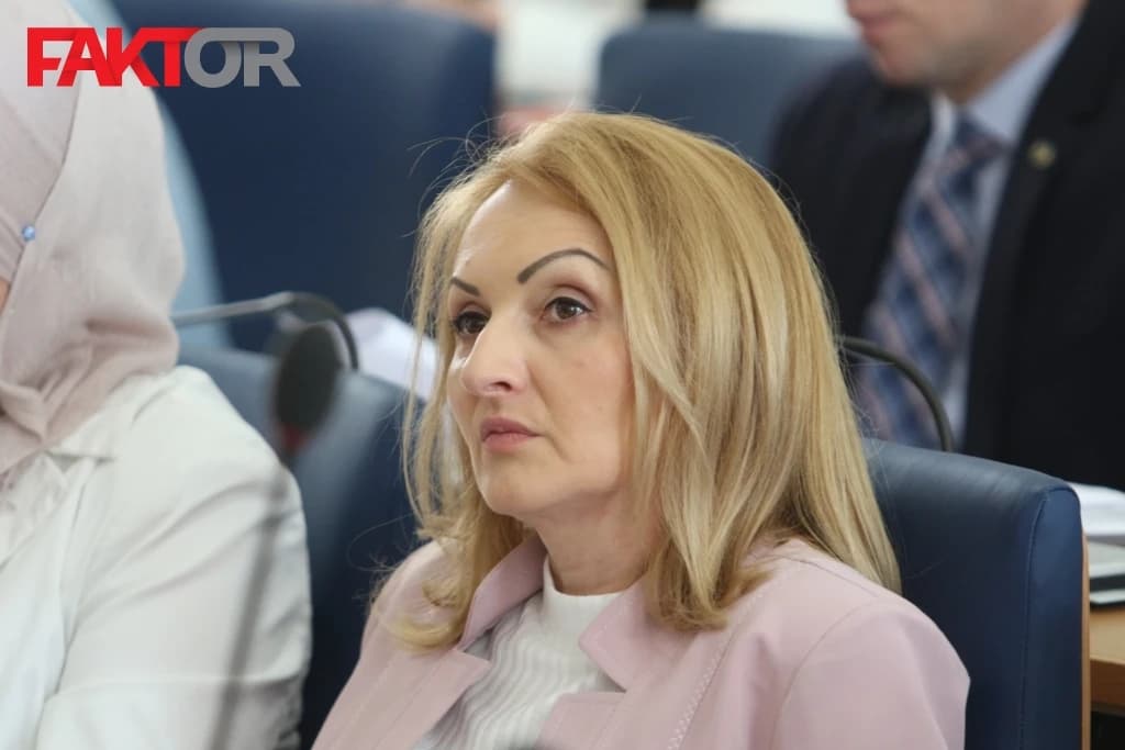 Za Čamparom otišla iz SDA, sada za Efendićem došla u SBiH: Admela Hodžić ima novi stranački dres