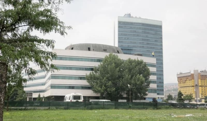 Podaci iz 16 institucija BiH: Na mobitele u 2020. potrošeno 102.900 KM, a u ovoj...
