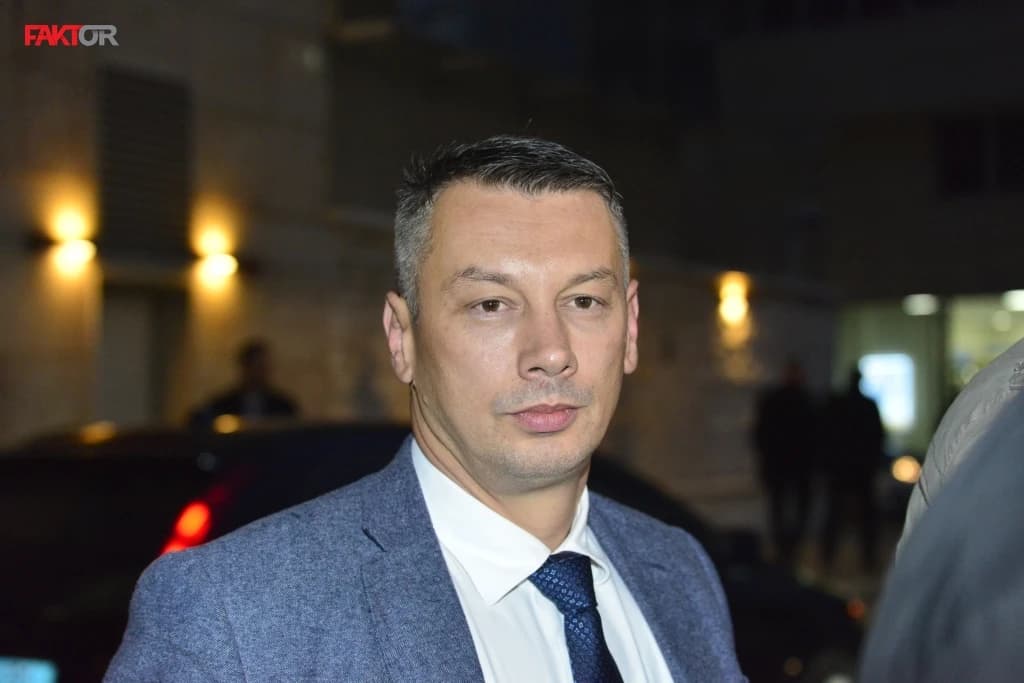 Nešić pozvao na smjenu predsjednika NSRS-a i izjavio: U BiH se čulo hrišćansko zvono prije minareta