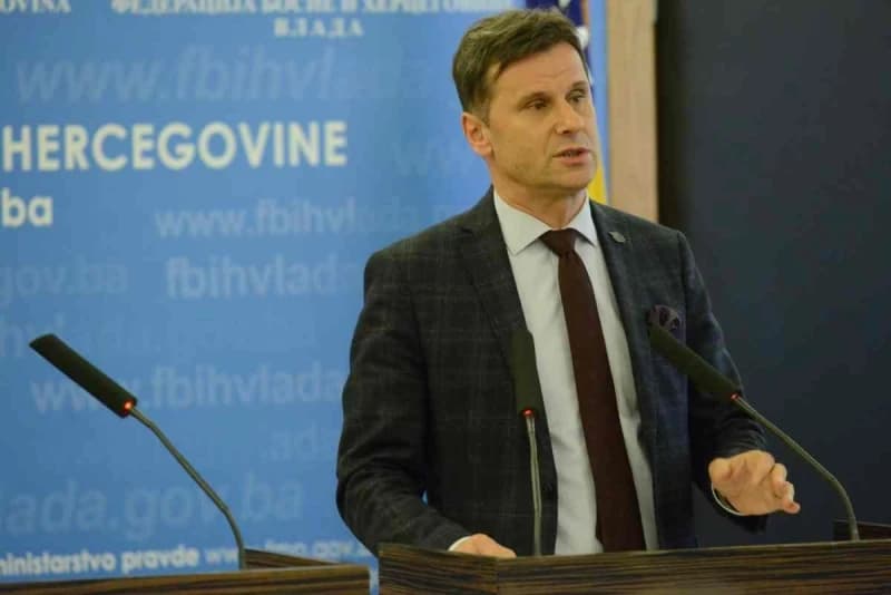 Novalić najavio veće penzije, zakoni o porezu i doprinosima omogućit će povećanje plaća